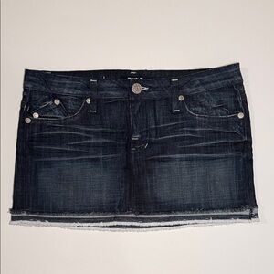 Rock & Republic Jean skirt! Women’s sz 27 Silver stitching dark blue denim